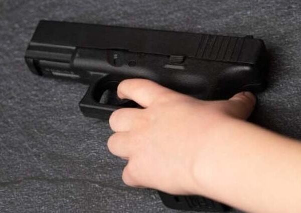 Un niño de 4 años murió luego de dispararse con un arma de fuego en la cabeza, en Florida, Estados Unidos.