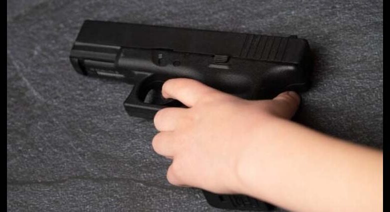 Un niño de 4 años murió luego de dispararse con un arma de fuego en la cabeza, en Florida, Estados Unidos.