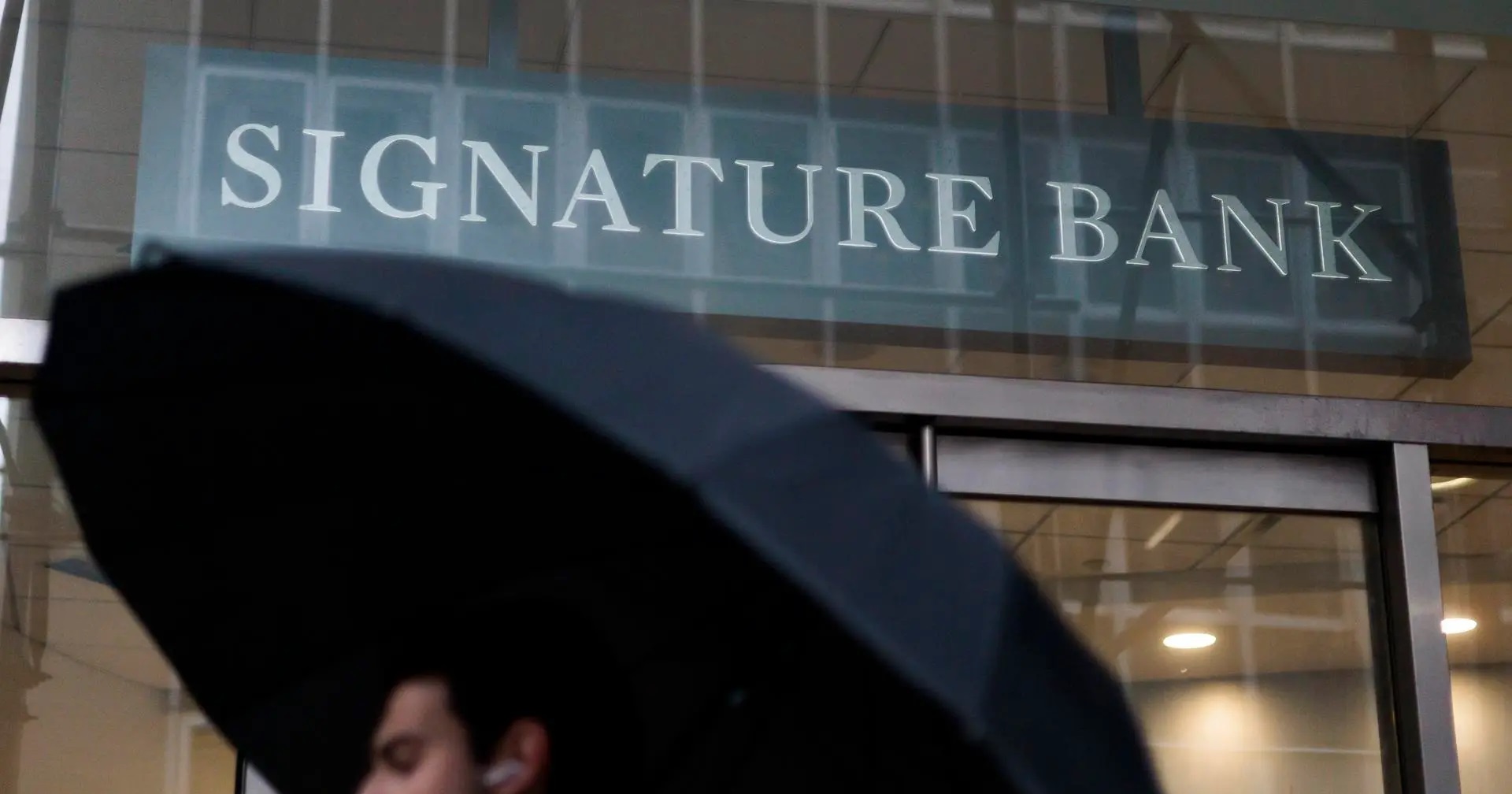 Un banco estadounidense compra la mayoría del Signature Bank tras su colapso