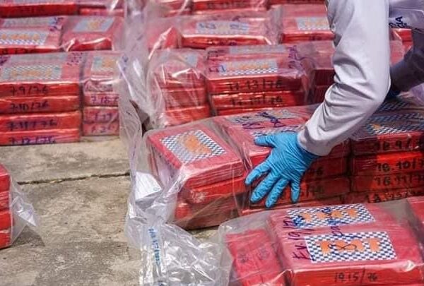 FISCALÍA QUEMARA 1,280 KILOS DE DROGA, DECOMISADA A COLOMBIANOS EN AGUAS SALVADOREÑAS