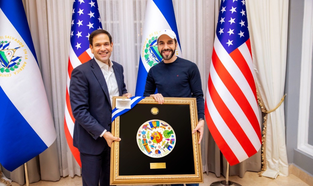 El Senador estadounidense Marcos Rubio se reúne con el Presidente Bukele