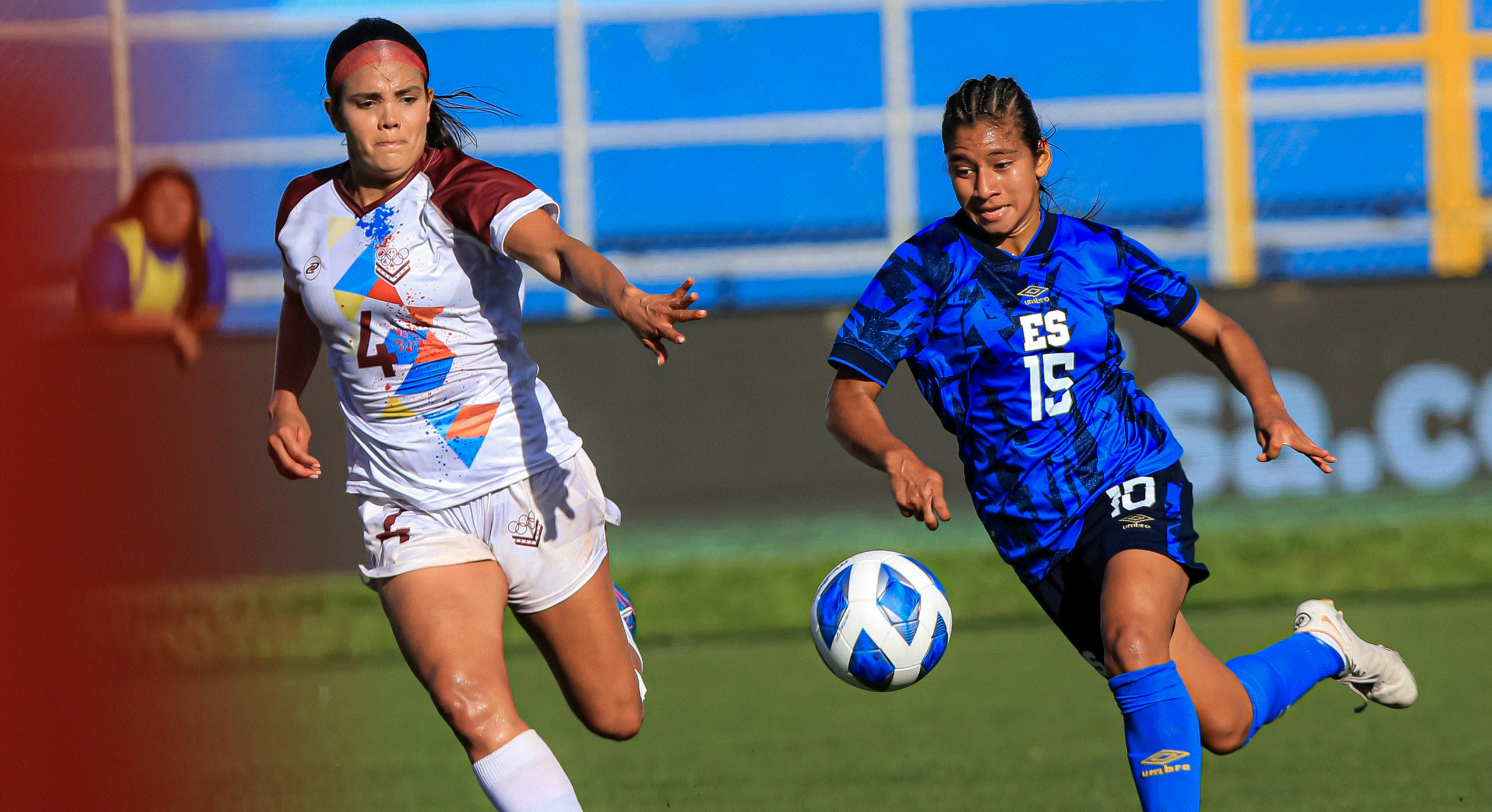 El Salvador cae ante Venezuela en semifinales del fútbol femenino y enfrentará a Centro Caribe Sports por la medalla de bronce.