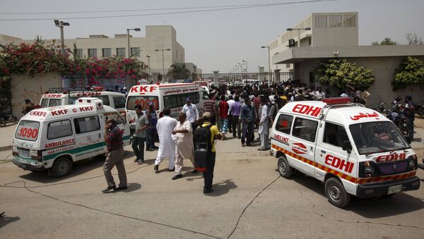 54 personas fallecidas y 80 más heridas por ataque terrorista en Pakistán.