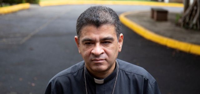 El obispo nicaragüense Rolando Álvarez, crítico de Ortega, cumple un año privado de su libertad.