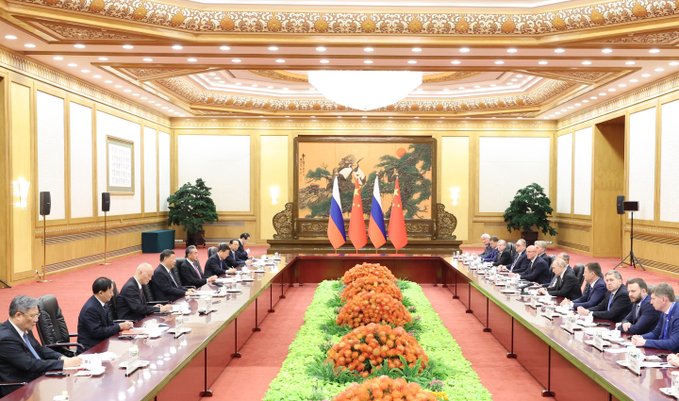 Xi y Putin sostienen conversaciones en Beijing.