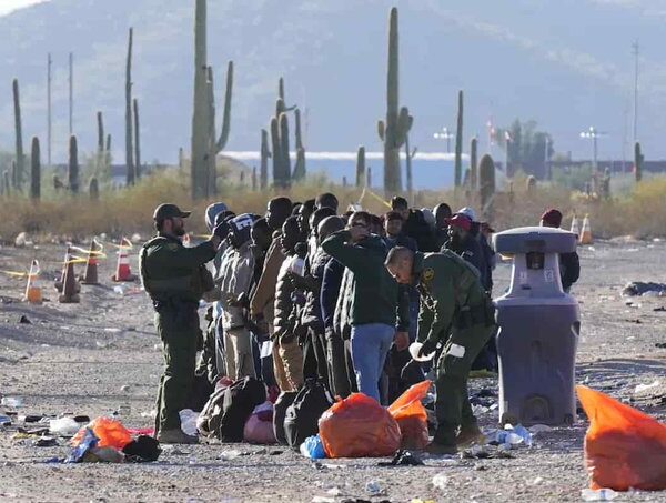 Caravana de migrantes se enfrenta a la Guardia Nacional en el sur de México.