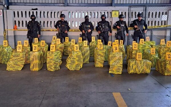 Guatemala decomisa 1,3 toneladas de cocaína en contenedor procedente de Ecuador.