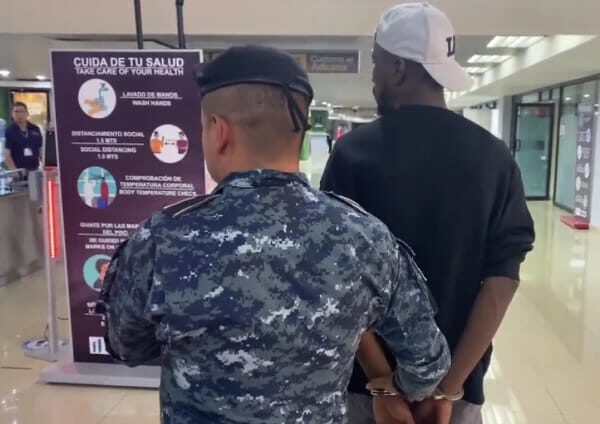 DETIENEN A 12 EXTRANJEROS QUE INGRESARON AL PAÍS AL PRESENTAR VISAS FALSAS!