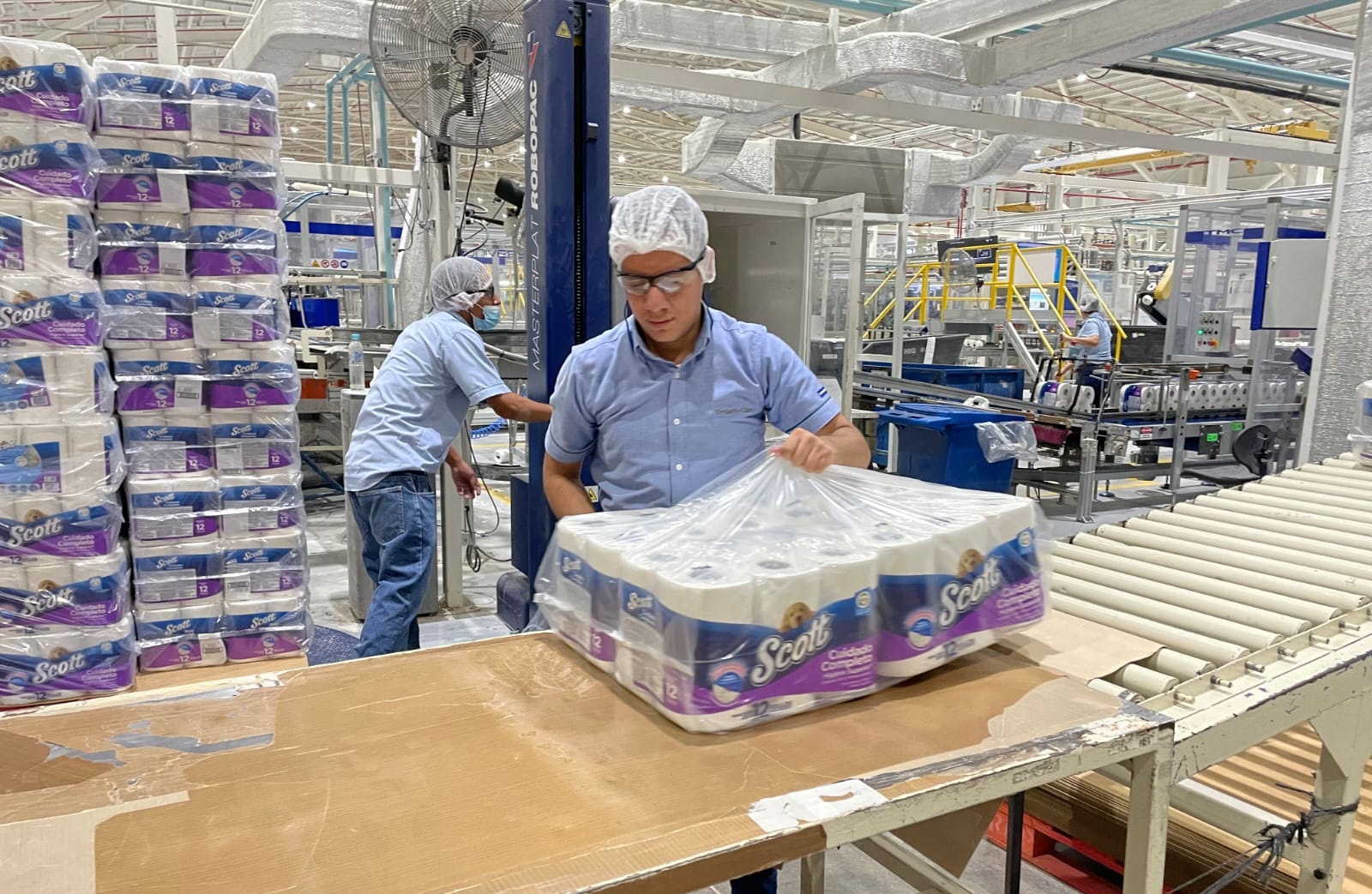 Kimberly-Clark lidera las exportaciones de productos esenciales de papel en El Salvador.