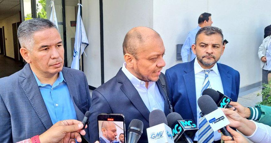 MARVIN AGUILAR SE INSCRIBE COMO CANDIDATO A DIPUTADO POR SAN MIGUEL.