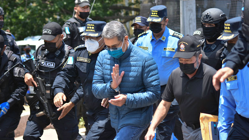 Expresidente de Honduras es acusado de recibir $1 millón del “Chapo” Guzmán