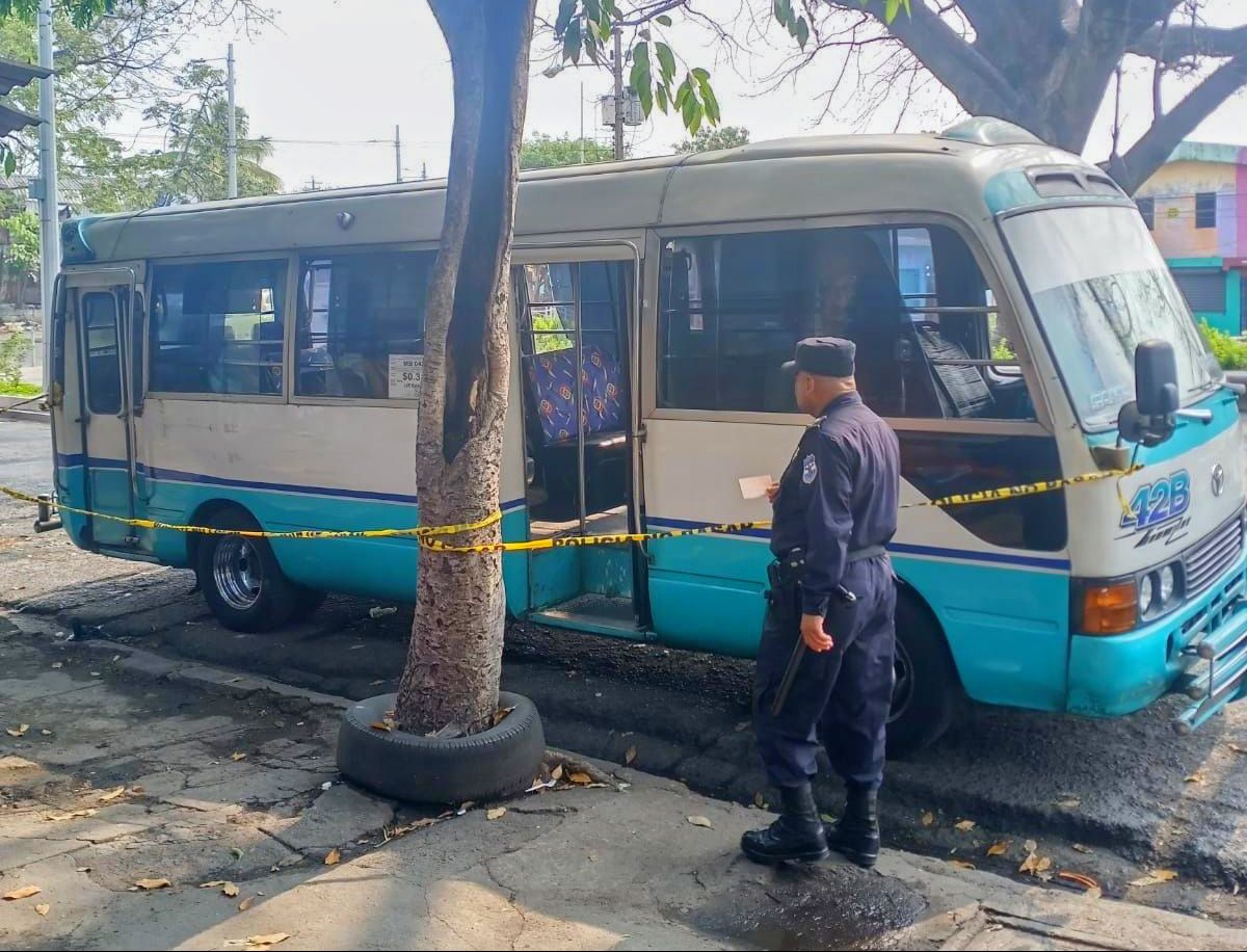 Persona fallecida en trasporte público en San Salvador