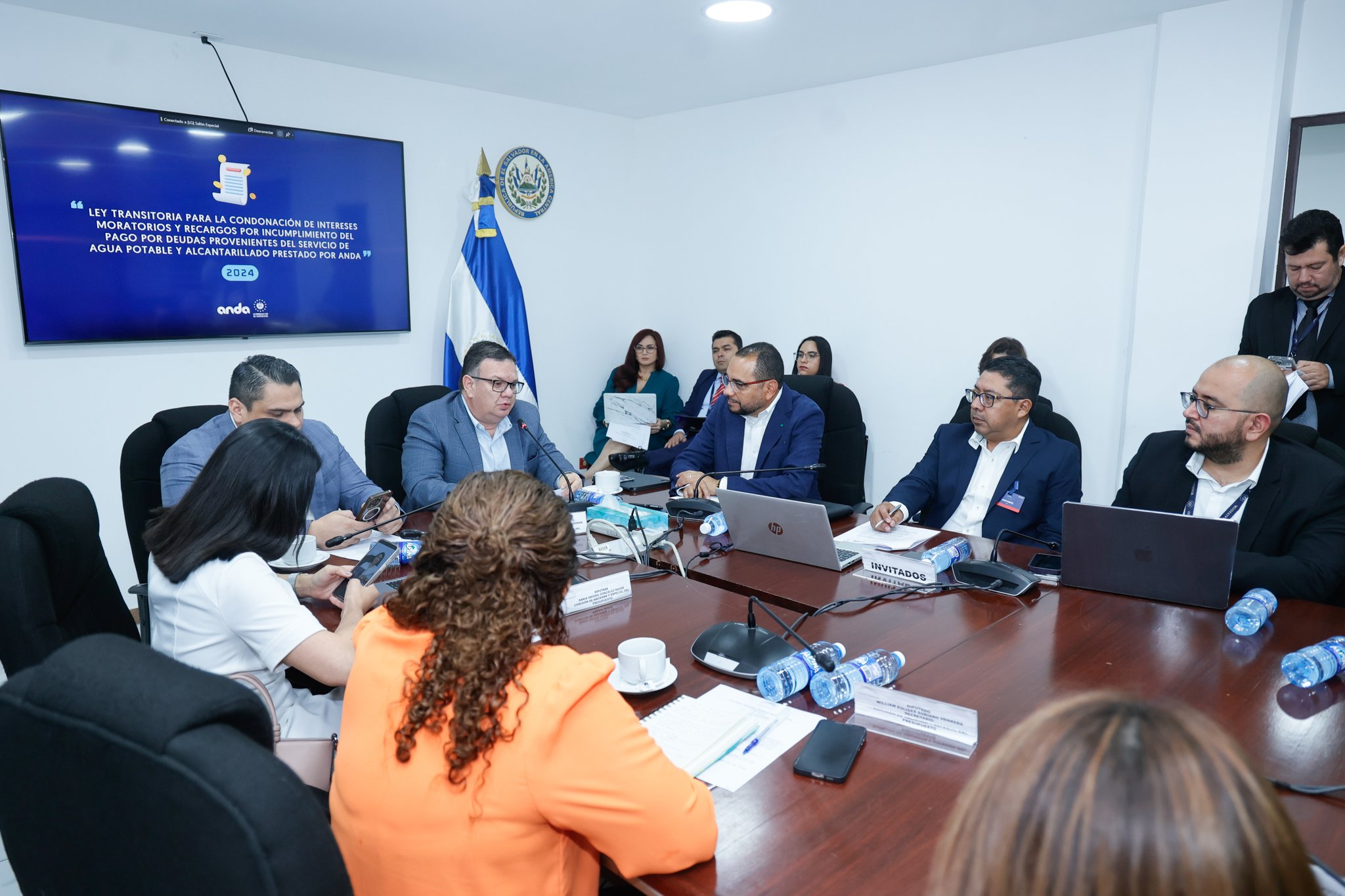 Tres diputados de Nuevas Ideas propusieron aumento de tarifas mínimas de agua en zonas residenciales de alta plusvalía