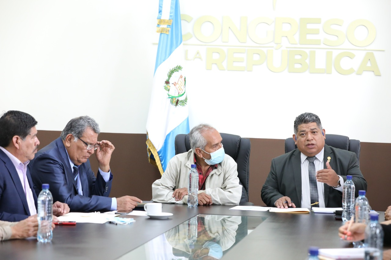 Jubilados del IGSS piden al Gobierno saldar la deuda que tiene con el Instituto