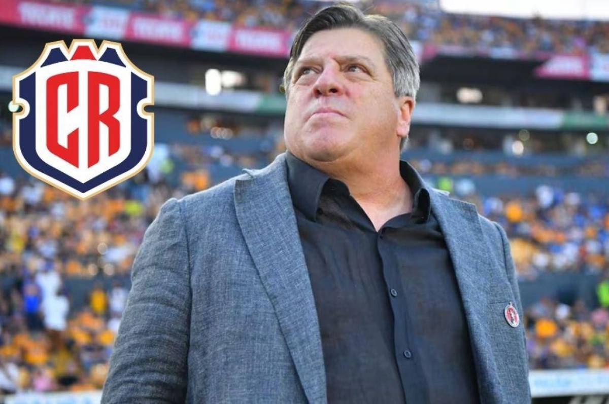 El público despidió al entrenador mexicano con silbidos y gritos de “¡Fuera Piojo!”, mientras Herrera se marchaba al vestuario