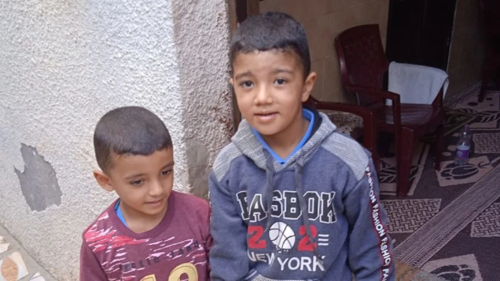 Dron israelí asesina a dos niños mientras recolectaban leña para su padre.