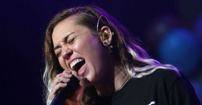 La trayectoria de Miley Cyrus es una de las más representativas de las figuras que crecieron bajo el foco de la industria del entretenimiento