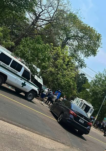 Accidente de tránsito en carretera del Litoral, kilómetro 50, playa El Palmarcito, departamento de La Libertad.