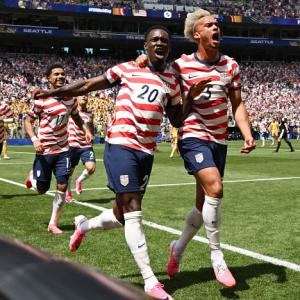 Estados Unidos avanza a la fase eliminatoria, al derrotar 2 a 0 a Australia
