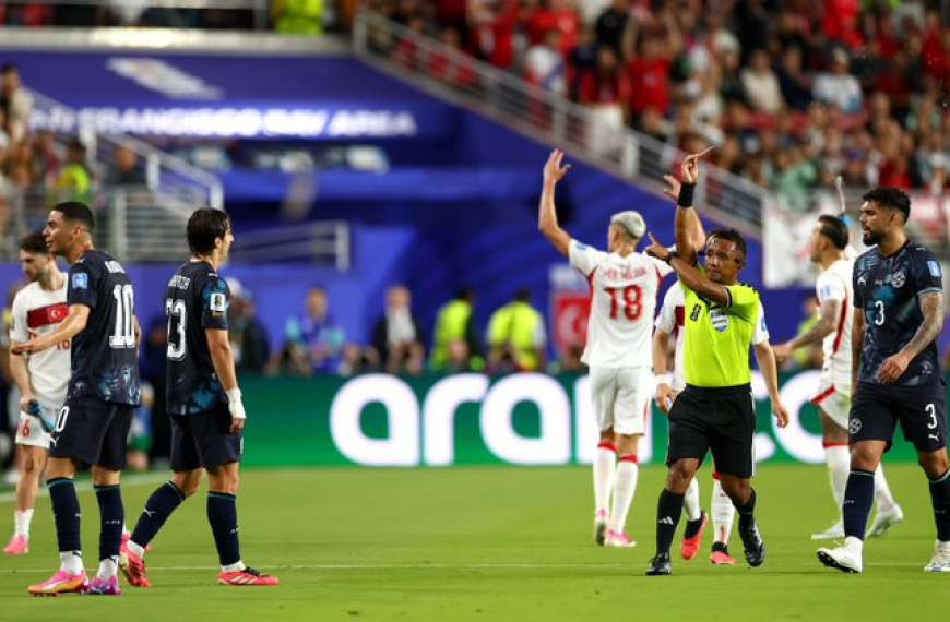 El árbitro salvadoreño Iván Barton con buena participacion en la Copa Mundial de la FIFA 2026.