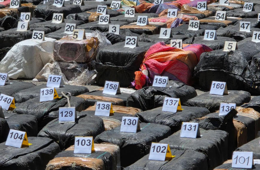 Incautación de 6.6 tonelada de droga localizada a 582 millas náuticas al suroeste de la Bocana El Cordoncillo, en el Estero de Jaltepeque.
