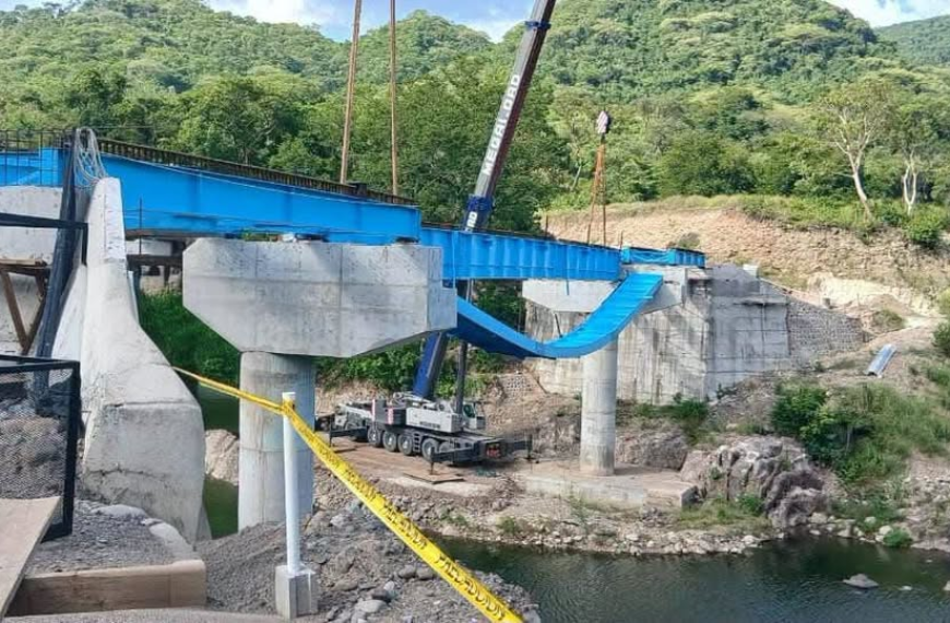 FALLECE TRABAJADOR EN CONSTRUCCIÓN DE PUENTE SOBRE EL RÍO TOROLA.