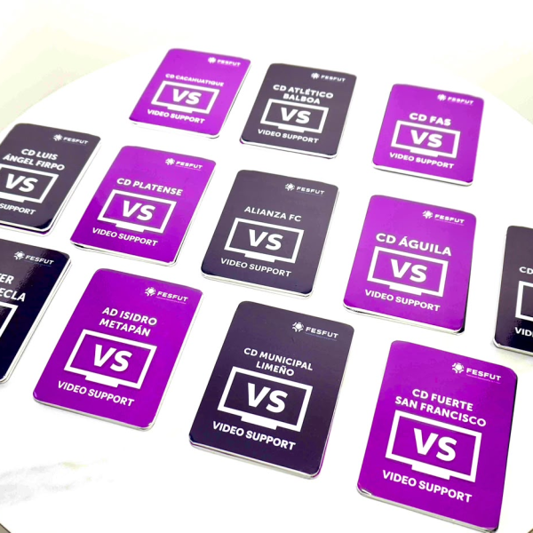 Tarjetas del Football Video Support (FVS) que la FESFUT entregará a los 12 clubes de la LMF para su utilización durante el Torneo Apertura 2026.