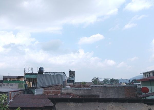 El clima para este martes tendremos un ambiente caluroso durante el día, en El Salvador.