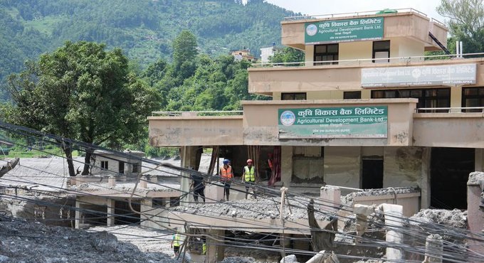 903 muertos y 4.247 desaparecidos por avalancha de lodo en Nepal, según autoridad de gestión de desastres