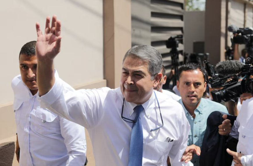 El expresidente de Honduras, Juan Orlando Hernández, continuará en libertad durante el proceso judicial por los presuntos delitos de fraude y lavado de activos.