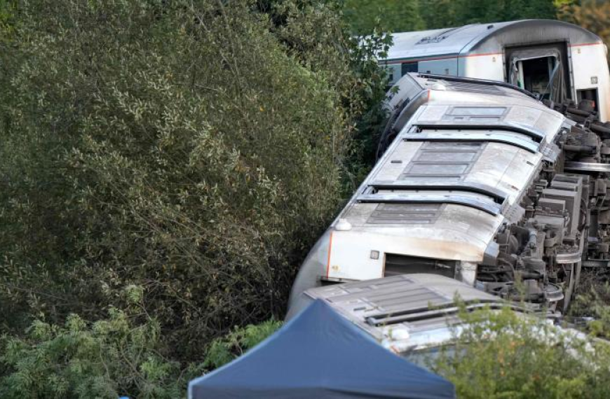 Tren se descarrila y deja dos heridos de gravedad en sudeste de Inglaterra