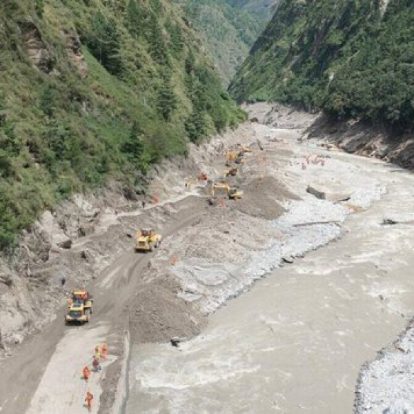 500 muertos y cientos de desaparecidos, por inundaciones en Nepal.