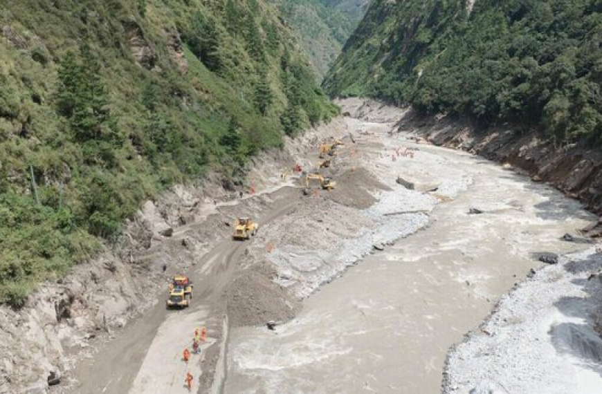 500 muertos y cientos de desaparecidos, por inundaciones en Nepal.