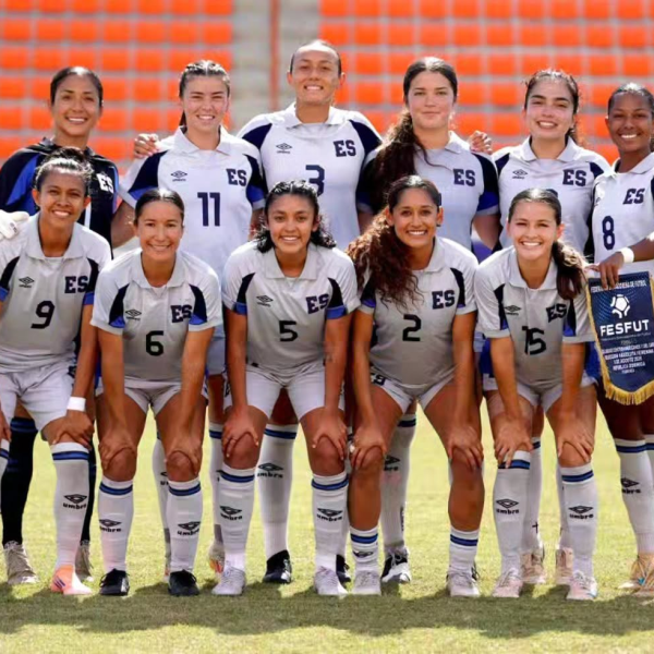 Selección Mayor Femenina de El Salvador (La Selecta) escribió con letras doradas una nueva página en la historia del deporte nacional
