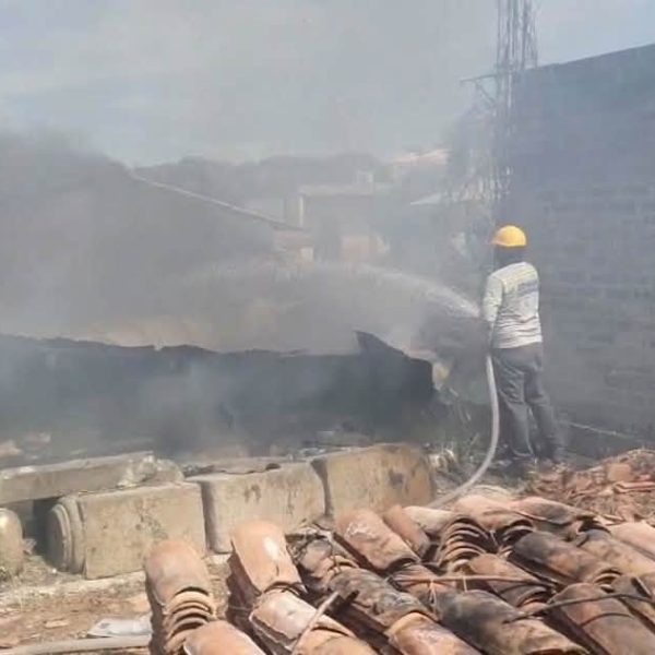 VORAZ INCENDIO CAUSA ALARMA EN SANTA ROSA DE LIMA, LA UNIÓN.