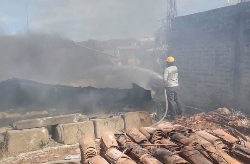 VORAZ INCENDIO CAUSA ALARMA EN SANTA ROSA DE LIMA, LA UNIÓN.