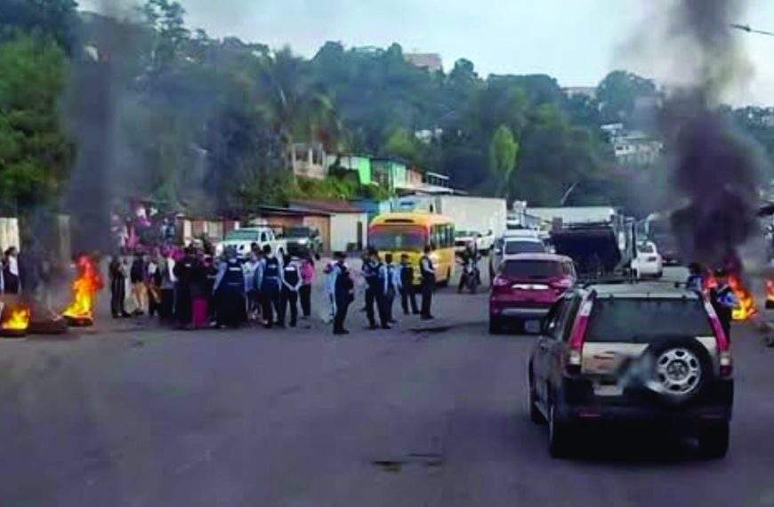 Jornada de bloqueos en Honduras por el constante incremento en los combustibles en Tegucigalpa, Honduras.