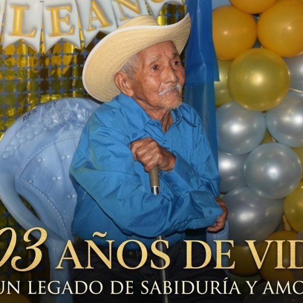Celebrando 103 años de vida, como los grandes con show artistico y todo la vecindad.