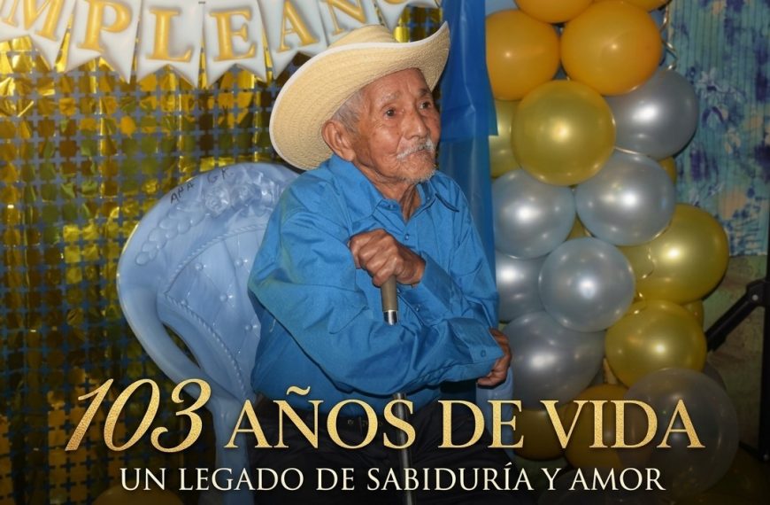 Celebrando 103 años de vida, como los grandes con show artistico y todo la vecindad.